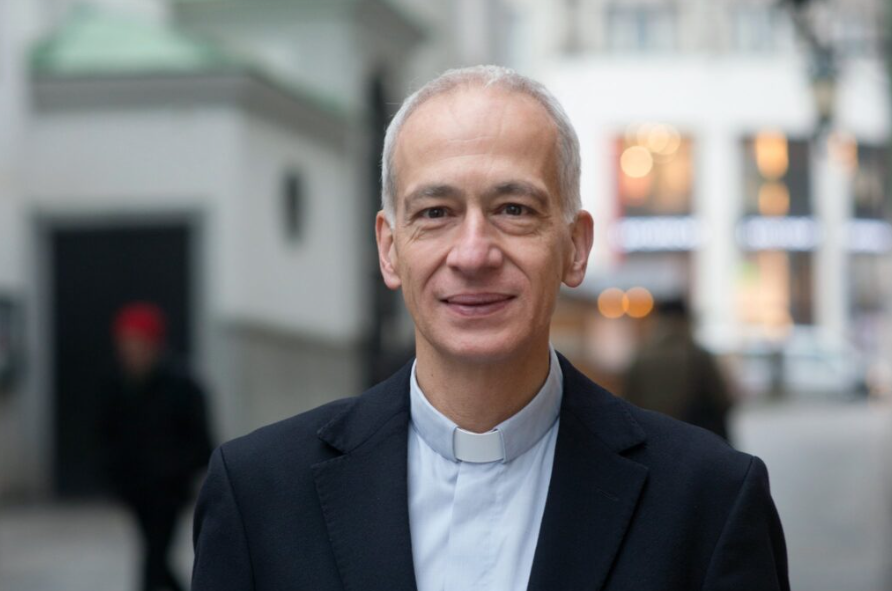 Iš tamsos į šviesą: Caritas Europa prezidento sveikinimas